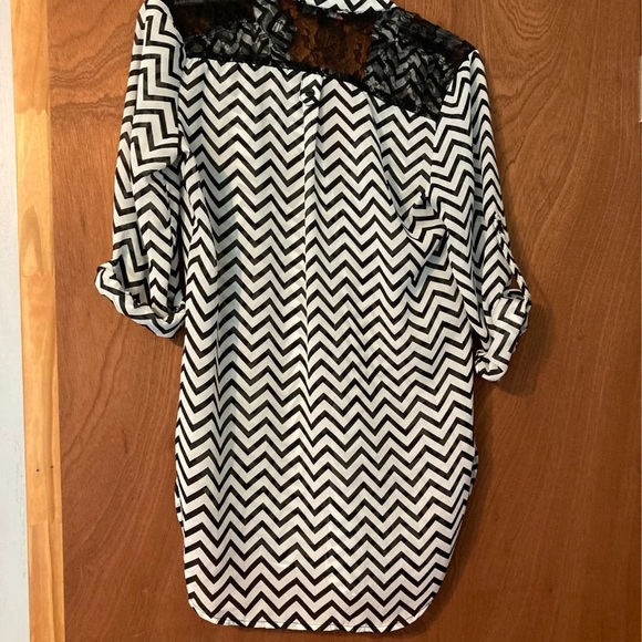 Wishful park small women’s lace blouse - Picture 5 of 5